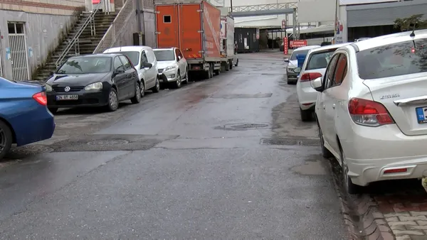 ise-giderken-tanimadigi-bir-kisi-tarafindan-bicaklanarak-olduruldu-anne-ben-bicaklandim-neredesin-annem-1647848762316.jpg İşe giderken tanımadığı bir kişi tarafından bıçaklanarak öldürüldü! 'Anne ben bıçaklandım, neredesin annem'-4