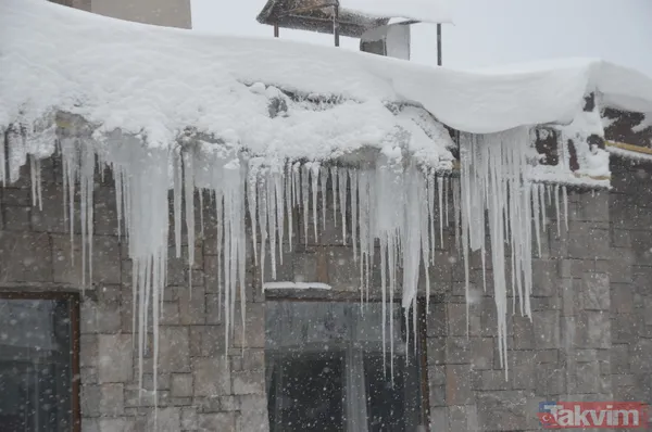 Uludağ'da kar yağışı iki gündür devam ediyor! Otomobiller kayboldu - 10