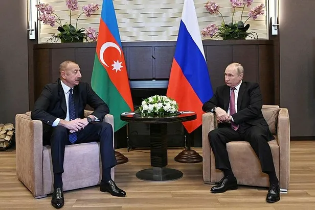 aliyev-putin-ve-pasinyanin-gorusmesi-sonrasi-ortak-bildiri-azerbaycan-ve-ermenistan-sinirlarinin-tekrar-belirlenmesi-icin-1637962950325.jpeg