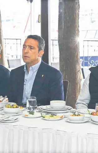 Fenerbahçe moral yemeğinde bir araya geldi! Herkesin yüzünden düşen bin parça...