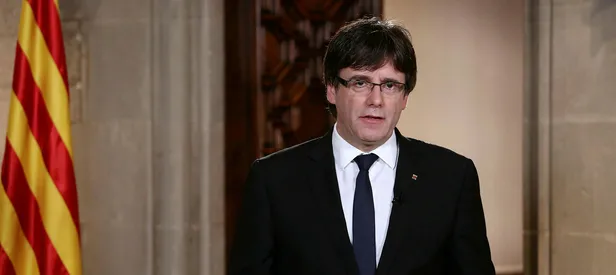 İkiyüzlülüklerini suratına vurdu