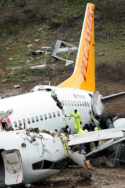 Sabiha Gökçen'de pistten çıkarak kaza yapan Pegasus uçağının kara kutusu deşifre edildi! İhmaller zinciri ortaya çıktı!-3