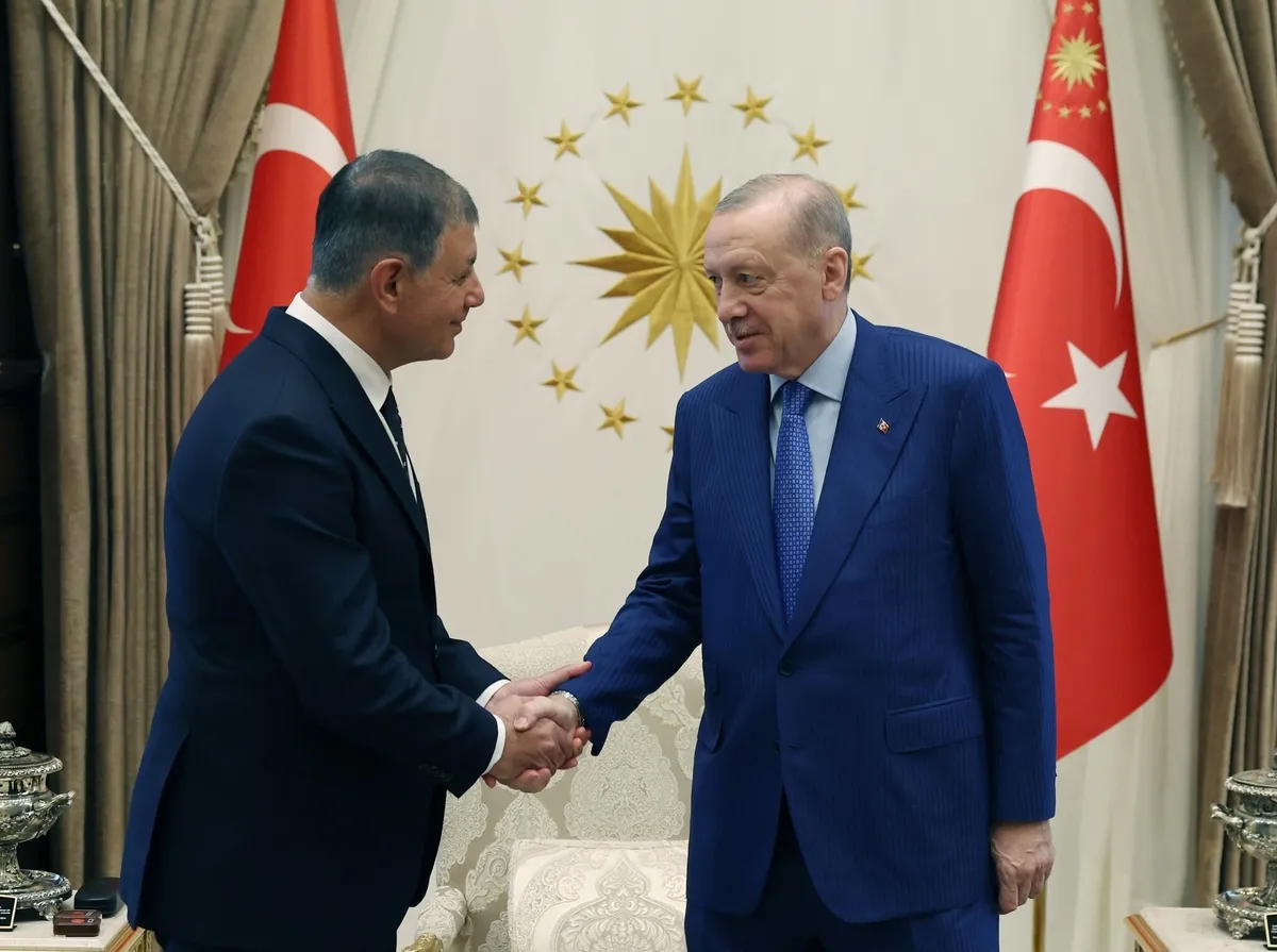 kulliyede-kritik-gorusme-baskan-erdogan-cemil-tugayi-kabul-etti-1790792931695.jpeg Başkan Recep Tayyip Erdoğan ve Cemil Tugay.