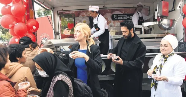 Wilma Elles ve Emre Özmen Organ Bağışı Haftasında lokma dağıttı