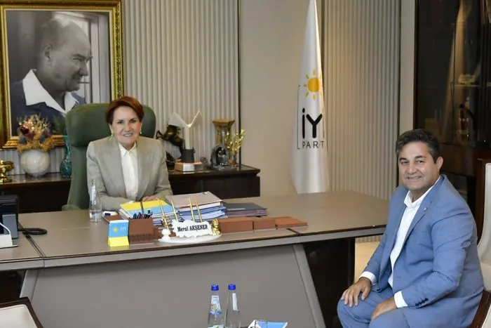 Meral Akşener'in istifa eden Ali Kıdık ile görüşmesinden bir fotoğraf