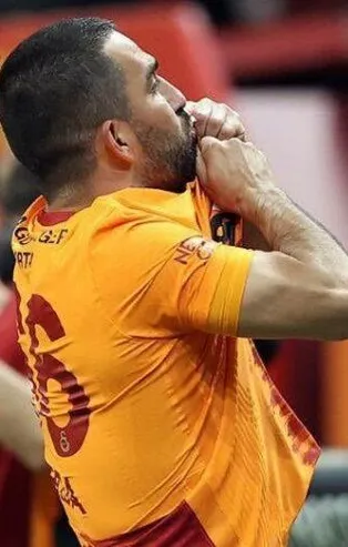 Galatasaray'da Arda Turan’la 1 yıl daha