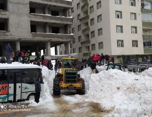 Bitlis’te çatıdan tonlarca kar kütlesi düştü: 3 çocuk yaralı