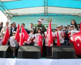 Başkan Erdoğan, Geleceğe nefes programında çocuklar ile birlikte Tohumlar fidana şarkısını seslendirdi