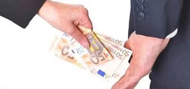 Yolsuzluk azalıyor