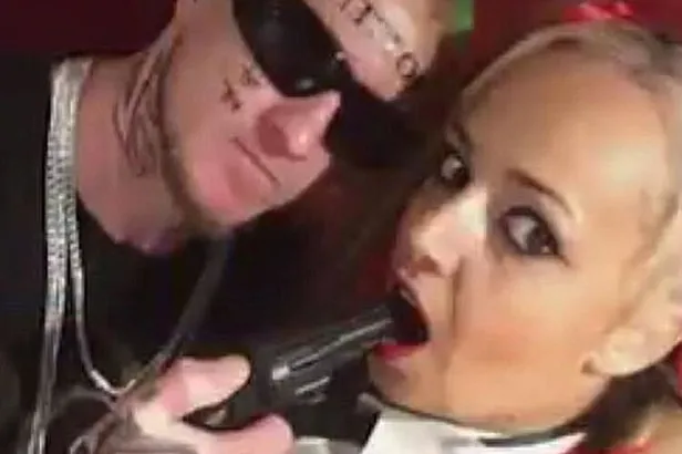 Cinsel hayatlarına "renk katmak" istiyorlardı! Swinger partisini polis bastı-2
