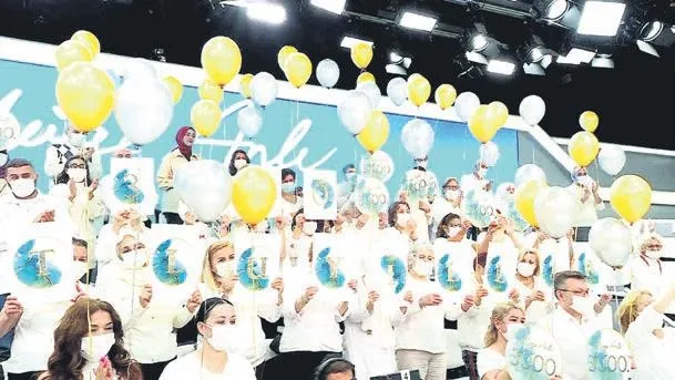 kim-milyoner-olmak-isterin-1000-bolumune-brezilyali-jessica-may-damga-vurdu-1671488664734.jpeg Kim Milyoner Olmak İster’in 1000. bölümüne Brezilyalı Jessica May damga vurdu-12