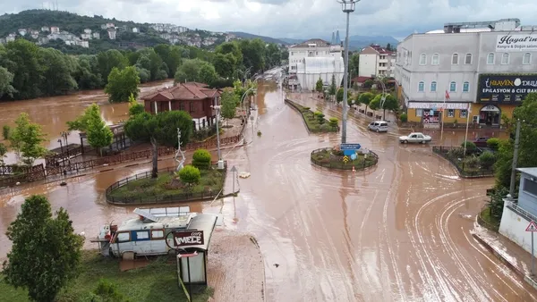 Karadeniz sele teslim oldu: Dereler taştı, yollar göle döndü, evleri su bastı! Ankara-İstanbul yönü trafiğe kapalı... | Zonguldak, Bartın, Bolu son durum-23