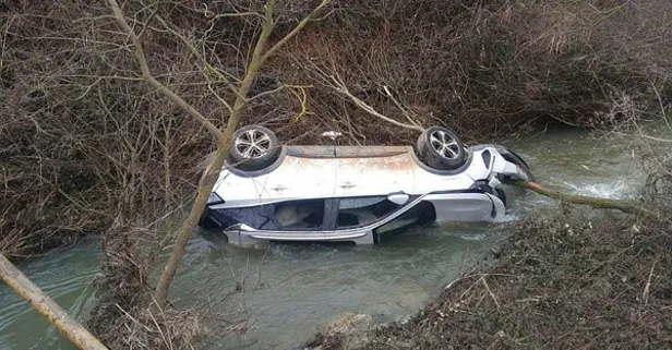 Kontrolden çıkan araçlar dereye uçtu! Tutanak tutup evine gitti