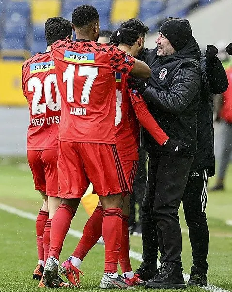 Sergen Yalçın hakemleri bombaladı: Bırakın sahada oynansın-2