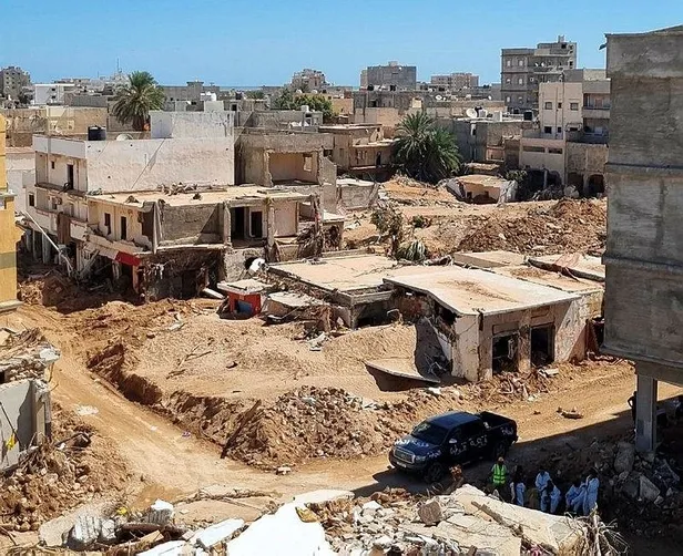 Fransız basınından alçak saldırı: Libya'daki sel felaketiyle alay ettiler-5