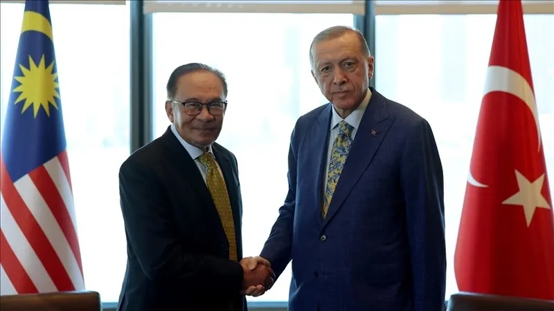 baskan-erdogan-malezya-basbakani-ile-gorustu-bolgedeki-catismalara-diplomasi-vurgusu-1772718903461.jpeg Başkan Erdoğan Malezya Başbakanı İbrahim ve Azerbaycan lideri Aliyev'le görüştü: Nahçıvan'a saldırıyı kınıyoruz-2