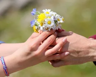 Romantik Sevgililer Günü mesajları uzun ve kısa! 14 Şubat Sevgililer Günü ile ilgili görseller