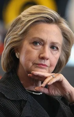 Hillary Clinton törende rahatsızlandı