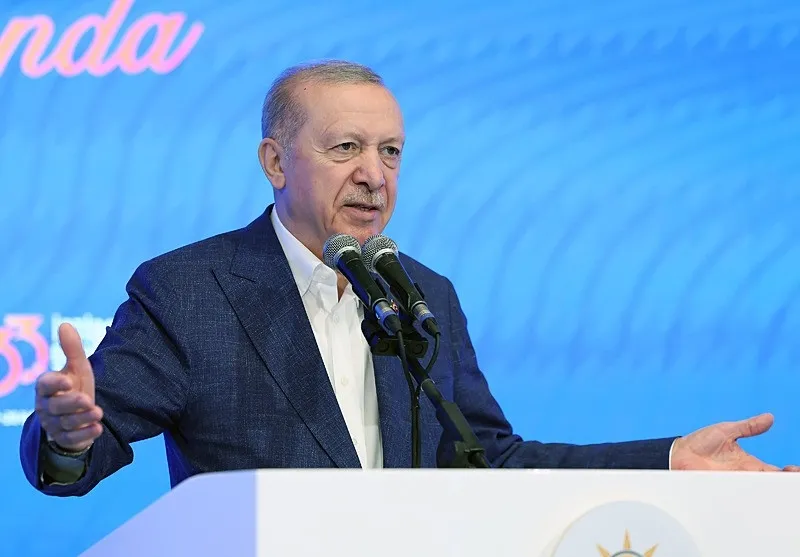 baskan-erdogandan-sakaryada-manifesto-gibi-konusma-israili-titretecek-sozler-ak-parti-teskilatina-uyari-meydan-1782655254825.jpeg Başkan Erdoğan'dan Sakarya'da manifesto gibi konuşma! İsrail'i titretecek sözler | AK Parti teşkilatına uyarı: Meydanın hakkını verin-9