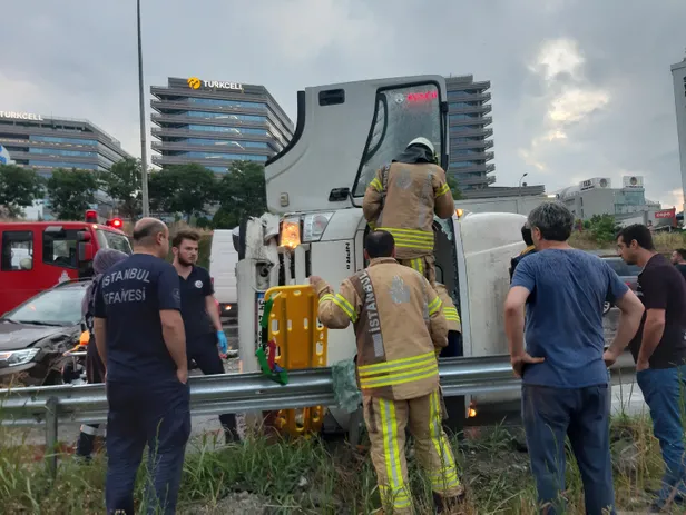 Maltepe'de zincirleme kaza! 8 araç birbirine girdi, ortalık savaş alanına döndü-7