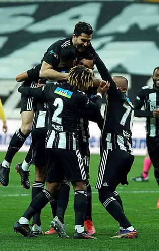 Beşiktaş'ta gözler sakatlarda! İşte Atiba ve Larin'de son durum