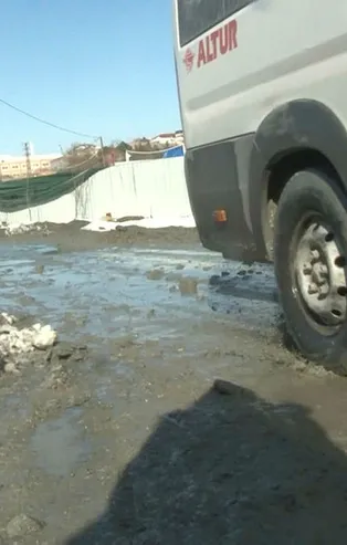 İstanbullu İETT arızalarıyla çileden çıkmışken İSKİ çalışmaları ile yaşanan rezaletlere bir yenisi eklendi