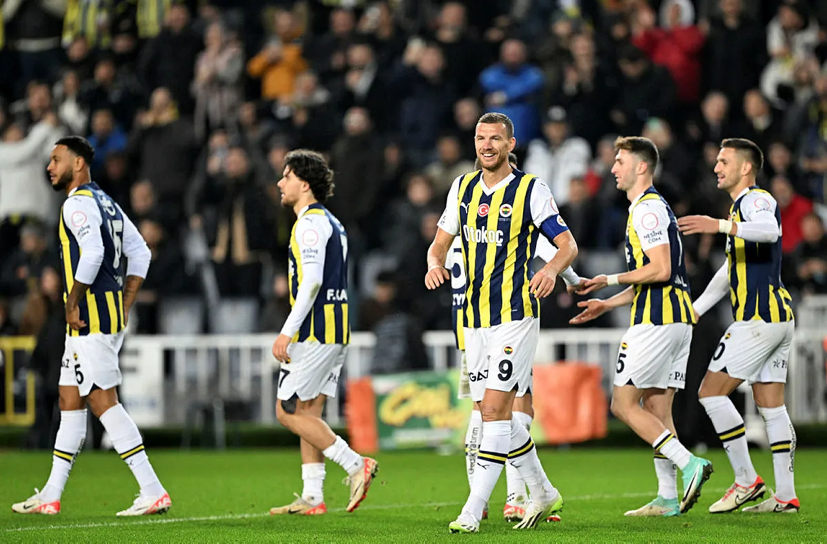 Beşiktaş - Fenerbahçe derbisinde 11'ler belirlendi! Stoperde sürpriz kararlar - 14