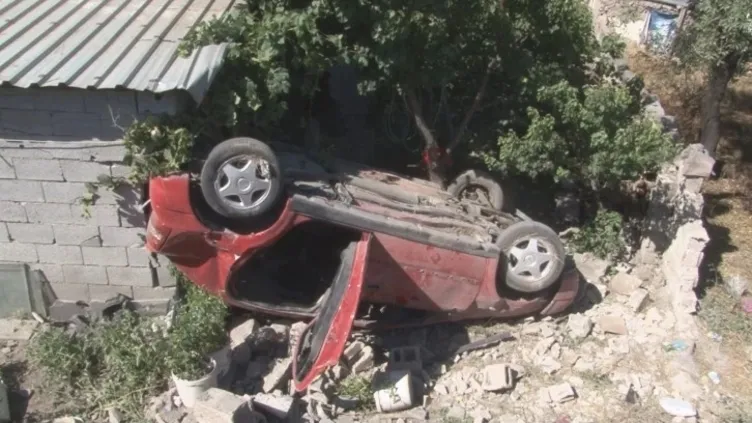 Kayseri'de korkunç kaza! Takla atan otomobil eve girdi: 5 yaralı