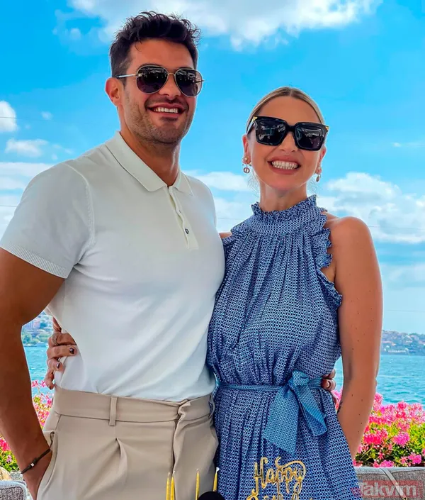 Bir evlilik 'Hadise'si! Mehmet Dinçerler yüzüğü parmağına taktı, Hadise Açıkgöz sevinçten havalara uçtu: "Evet dedim" - 2