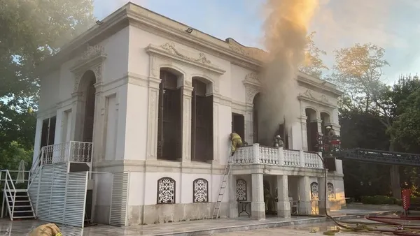 yildiz-parki-icerisinde-bulunan-tarihi-cadir-koskunde-yangin-1690518661069.jpeg Yıldız Parkı içerisinde bulunan tarihi Çadır Köşkü'nde yangın-4