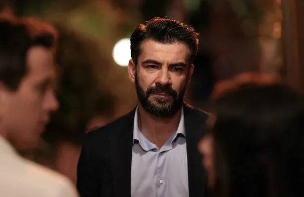 omer-dizisinde-seyirciye-huznu-bizzat-yasatacak-ayrilik-silsilesi-biletlerini-teker-teker-kesip-gonderdiler-1690897007829.jpg Ömer dizisinde seyirciye hüznü bizzat yaşatacak ayrılık silsilesi! Biletlerini teker teker kesip gönderdiler-6
