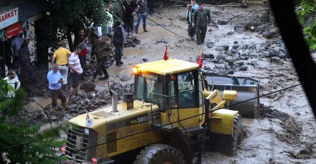 Düzce'de selde mahsur kalan 8 kişi kurtarıldı