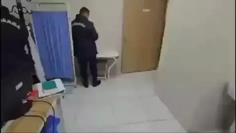 Elazığ'da 'yeşil reçete' operasyonu! Madde bağımlılarına ilaç satan 1'i doktor 17 kişi tutuklandı-4