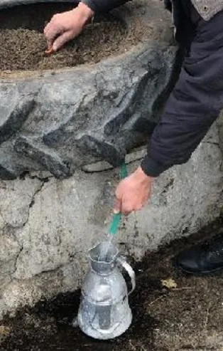 Hayvan gübresi ile suyun donmasını önledi