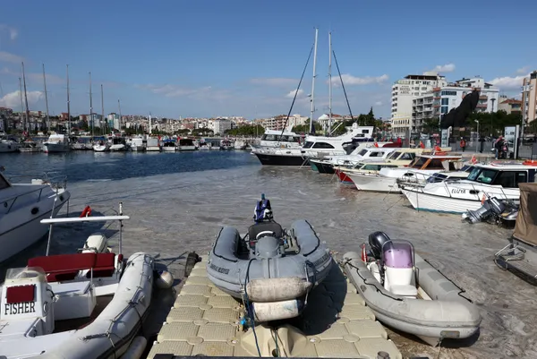 son-dakika-marmara-denizi-musilajla-deniz-salyasi-kaplandi-uzmanlar-uyardi-midye-yemeyin-felc-kalabilirsiniz-1622882653001.jpg SON DAKİKA: Marmara Denizi müsilajla (deniz salyası) kaplandı! Uzmanlar uyardı: Midye yemeyin felç kalabilirsiniz-14