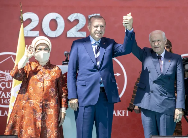 son-dakika-baskan-recep-tayyip-erdogan-malazgirtten-seslendi-soz-veriyoruz-yolumuzun-kesilmesine-riza-gostermeyecegiz-1629971685107.jpg SON DAKİKA: Başkan Recep Tayyip Erdoğan Malazgirt'ten seslendi: Söz veriyoruz yolumuzun kesilmesine rıza göstermeyeceğiz-5