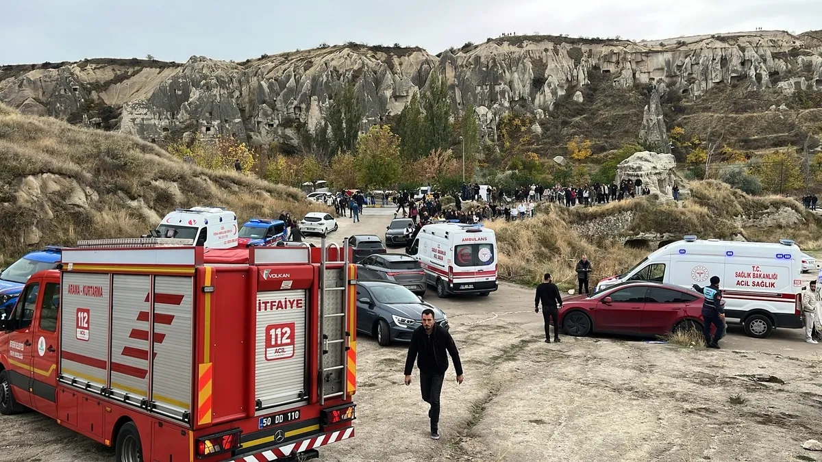 kapadokya-goreme-acik-hava-muzesi-girisinde-peribacasi-coktu-yaralilar-var-2-kisi-hayatini-kaybetti-1793280377255.jpg Kapadokya'da peribacası çöktü: 2 ölü, 5 yaralı! Soruşturma başlatıldı-4