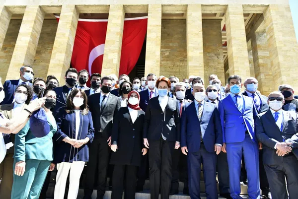 son-dakika-iyi-parti-genel-baskani-meral-aksener-dun-soyledigi-skandal-sozlerinin-ardindan-bugun-anitkabiri-ziyaret-etti-1621422633246.jpg SON DAKİKA: İYİ Parti Genel Başkanı Meral Akşener dün söylediği skandal sözlerinin ardından bugün Anıtkabir'i ziyaret etti-4