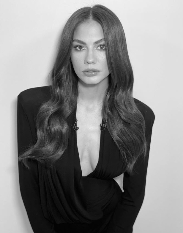 Demet Özdemir Melis Sezen'in yerin dibine soktu çıkardı! O bakışlar her şeyin kanıtı gibi! Sadakatsiz'in Derin'i...-9
