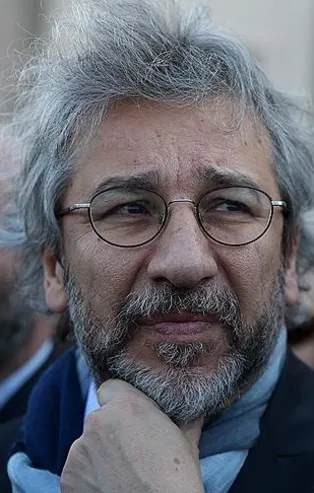 Vatan haini Can Dündar porno film izlerken yakalandı! Olay, Twitter'da "#SapıkCanDündar" etiketiyle gündeme oturdu