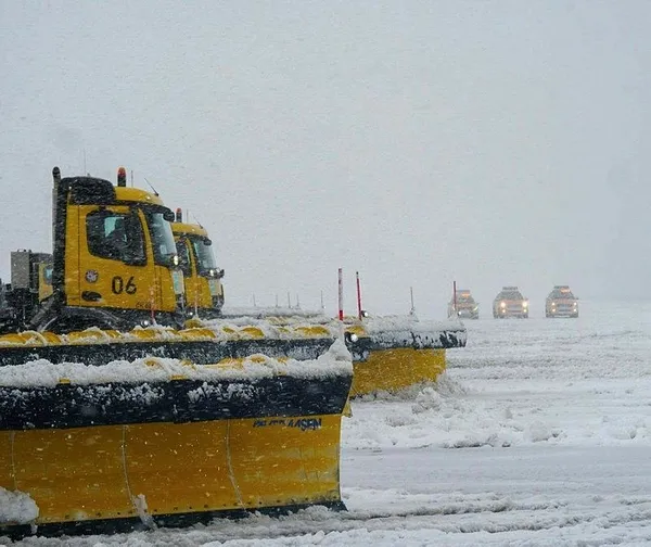 istanbul-havalimaninda-kar-ve-buzlanmaya-karsi-onlemler-suruyor-1613575148128.jpeg İstanbul Havalimanı'nda kar ve buzlanmaya karşı önlemler sürüyor-3