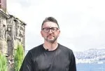 Eleştiri artık sahnede devam edecek