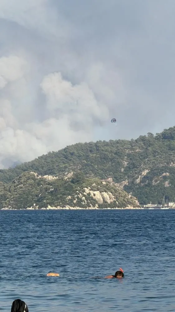 marmaris-kabakargi-koyunda-orman-yangini-1786811578297.jpeg Alevler sarp araziyi sardı! Marmaris Kabakargı Koyu’nda orman yangını-3