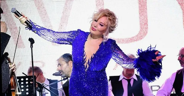 Emel Sayın 46 yıl sonra aynı yerde aynı pozu verdi