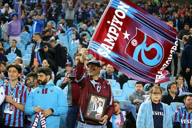 sampiyon-trabzonspor-yenikapida-yeni-bir-rekor-deneyecek-1651701387210.jpeg Şampiyon Trabzonspor Yenikapı'da yeni bir rekor deneyecek-5