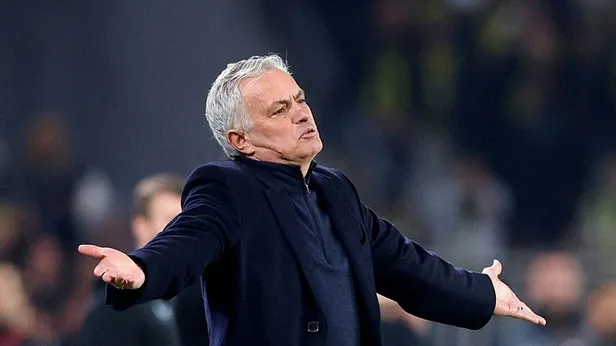 Mourinhodan Fenerbahçeyi aşağılayan açıklamalar! Taraftarlar sert tepki gösterdi...