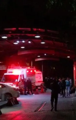 İzmir Buca'da 'yol verme' kavgasında kan aktı! 2'si ağır, 4 yaralı...