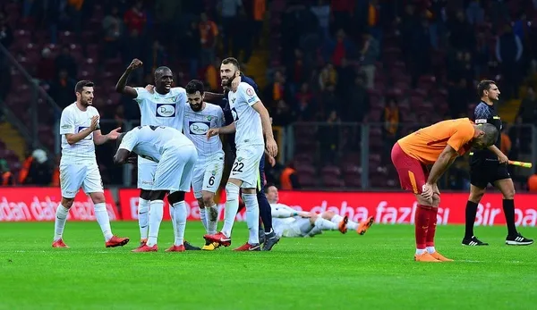Galatasaray'ı 2-0 mağlup eden Akhisarspor Türkiye Kupası'nda finale çıktı-4