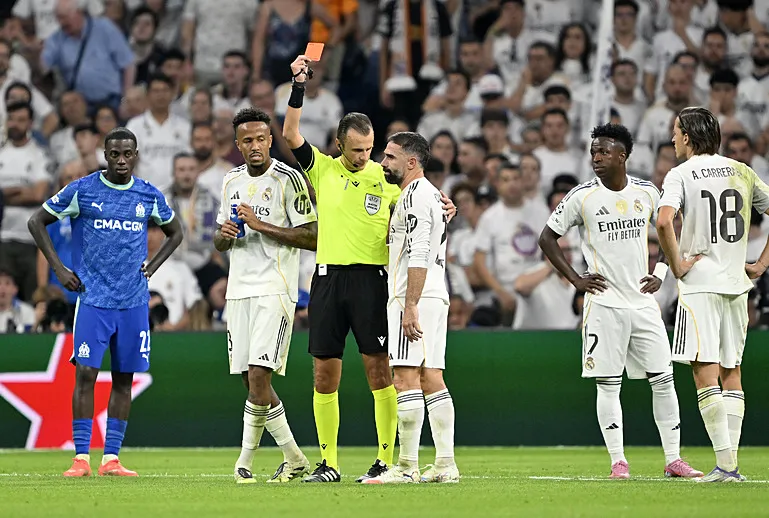 Real Madrid’e Dani Carvajal şoku!