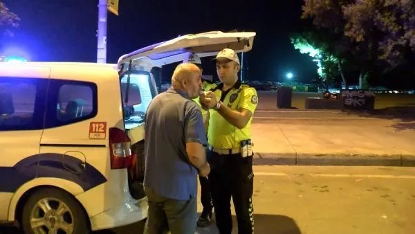 aalkollu-yakalanan-surucuden-ilginc-cikis-hic-kimse-alkollu-arac-kullanmasin-1692164934421.jpeg